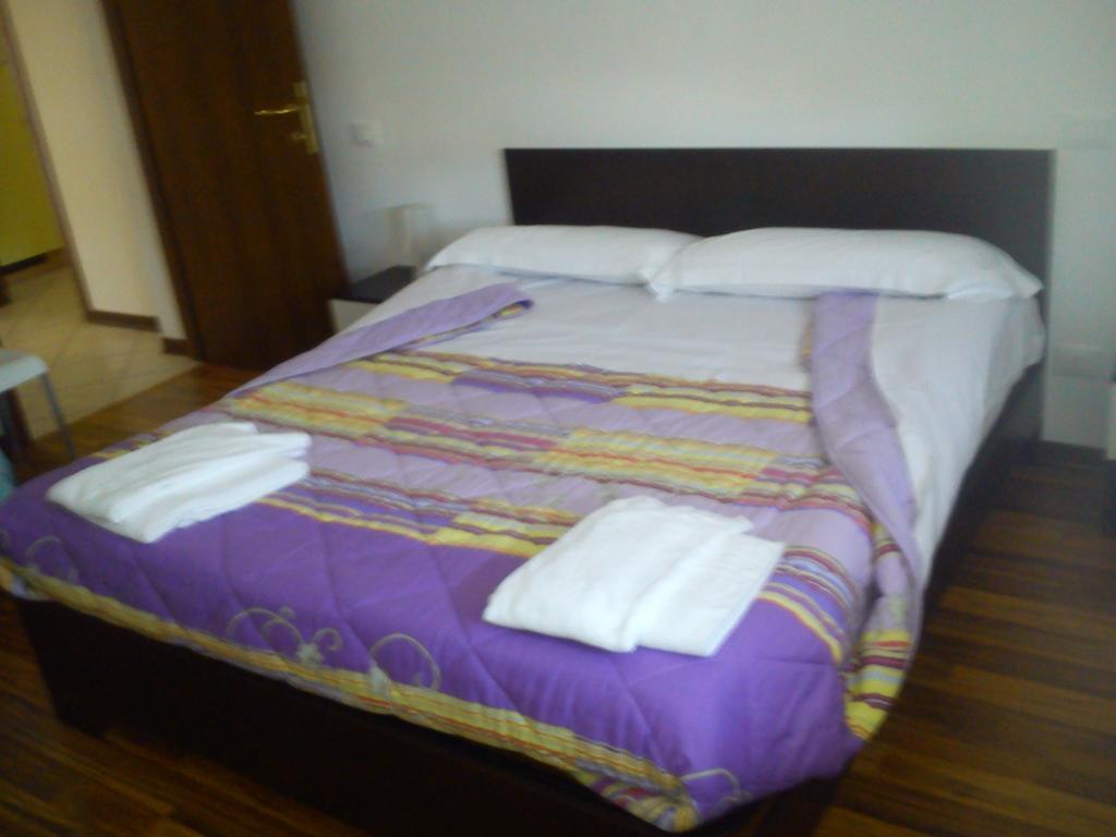 Вилла Casa Vacanza Holiday Pieris Экстерьер фото